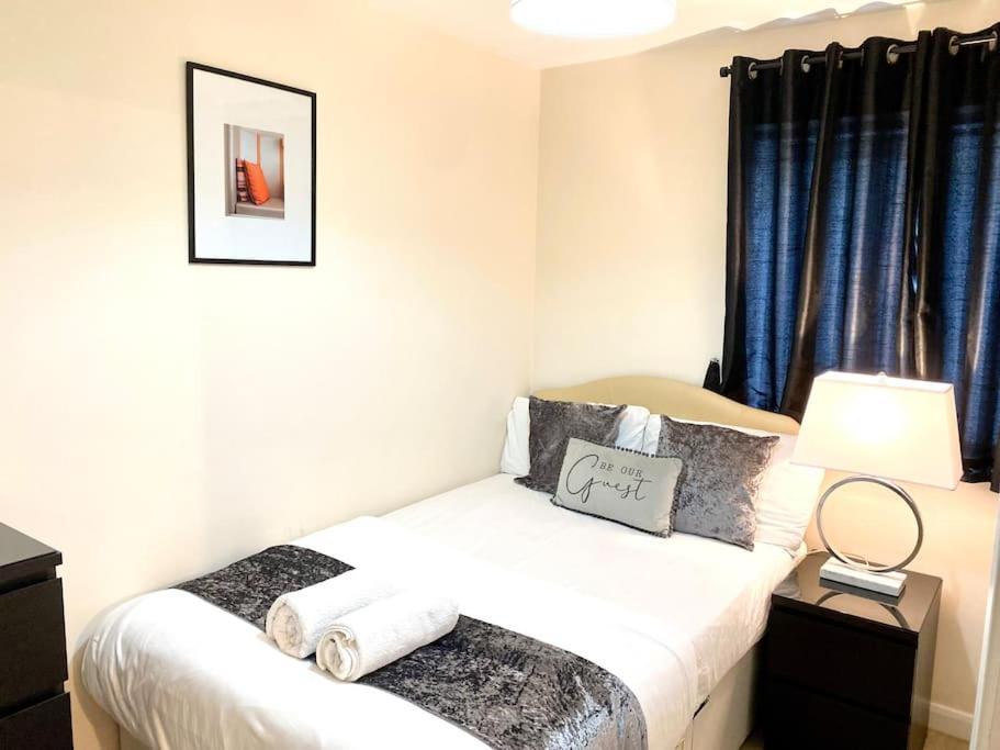 קובנטרי Amazing 2-Bed City Centre Apt With Parking מראה חיצוני תמונה