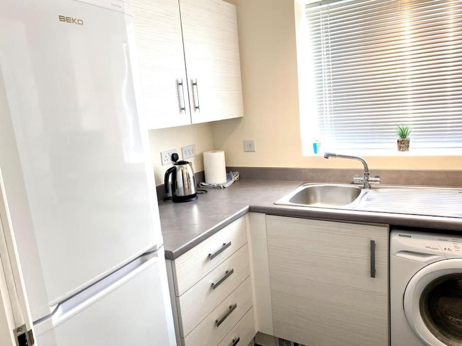 קובנטרי Amazing 2-Bed City Centre Apt With Parking מראה חיצוני תמונה