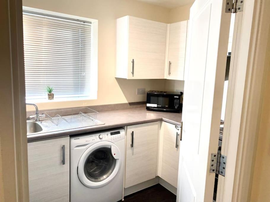 קובנטרי Amazing 2-Bed City Centre Apt With Parking מראה חיצוני תמונה