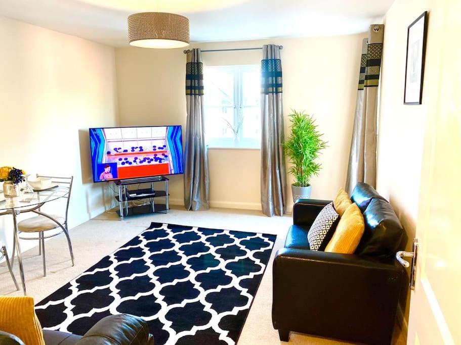 קובנטרי Amazing 2-Bed City Centre Apt With Parking מראה חיצוני תמונה