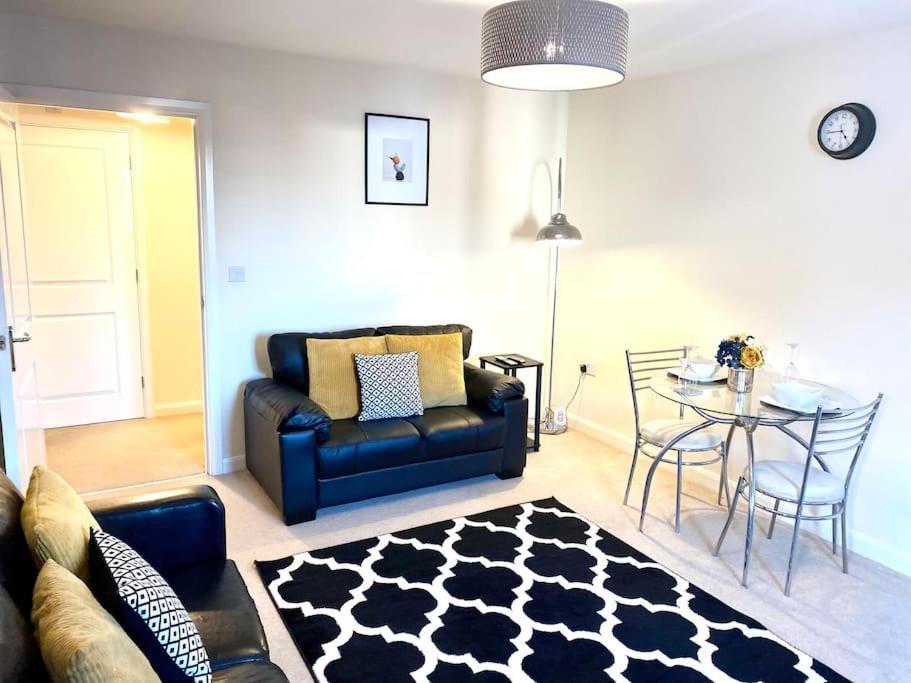 קובנטרי Amazing 2-Bed City Centre Apt With Parking מראה חיצוני תמונה