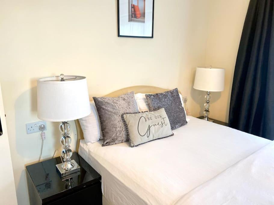 קובנטרי Amazing 2-Bed City Centre Apt With Parking מראה חיצוני תמונה