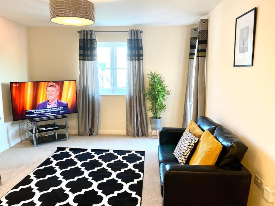 קובנטרי Amazing 2-Bed City Centre Apt With Parking מראה חיצוני תמונה